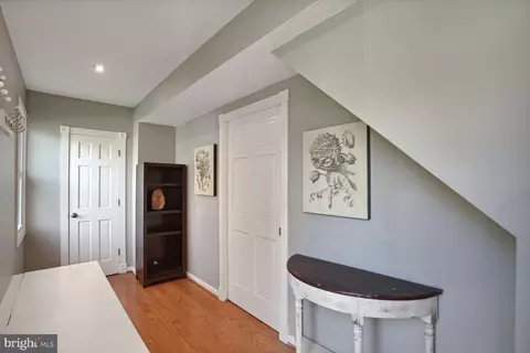 Entry Way - 10 Beall Spring Ct, Potomac, MD 20854 photo 7 of 7