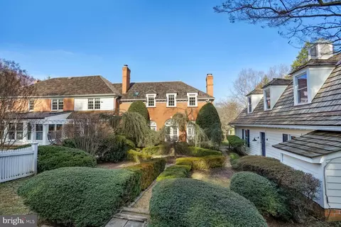 Exterior - 10 Beall Spring Ct, Potomac, MD 20854 photo 10 of 13