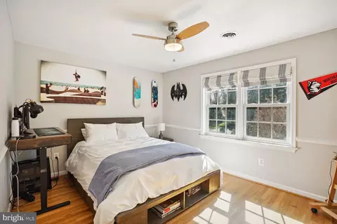 Bedroom - 10 Beall Spring Ct, Potomac, MD 20854 photo 5 of 11