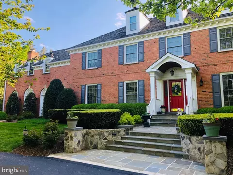 Exterior - 10 Beall Spring Ct, Potomac, MD 20854 photo 5 of 13