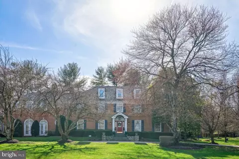 Exterior - 10 Beall Spring Ct, Potomac, MD 20854 photo 4 of 13