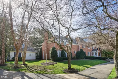 Exterior - 10 Beall Spring Ct, Potomac, MD 20854 photo 6 of 13