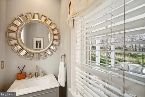 Bath - 10 Beall Spring Ct, Potomac, MD 20854 photo 2 of 7