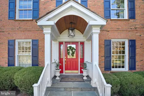Exterior - 10 Beall Spring Ct, Potomac, MD 20854 photo 7 of 13
