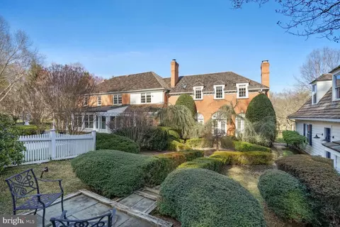 Exterior - 10 Beall Spring Ct, Potomac, MD 20854 photo 11 of 13