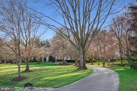 Exterior - 10 Beall Spring Ct, Potomac, MD 20854 photo 3 of 13
