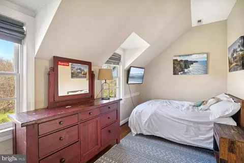 Bedroom - 10 Beall Spring Ct, Potomac, MD 20854 photo 7 of 11