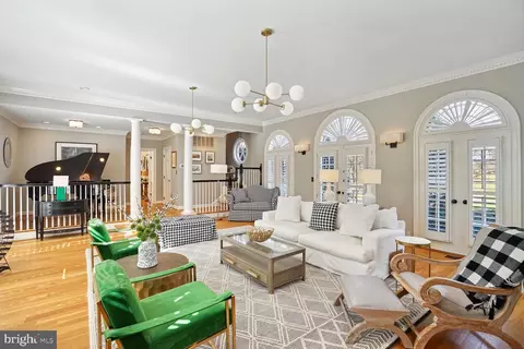 Living - 10 Beall Spring Ct, Potomac, MD 20854 photo 4 of 4