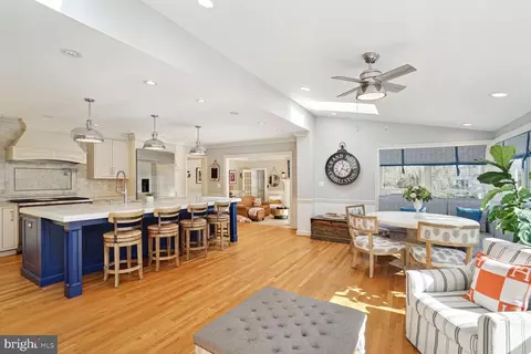 Kitchen - 10 Beall Spring Ct, Potomac, MD 20854 photo 6 of 7