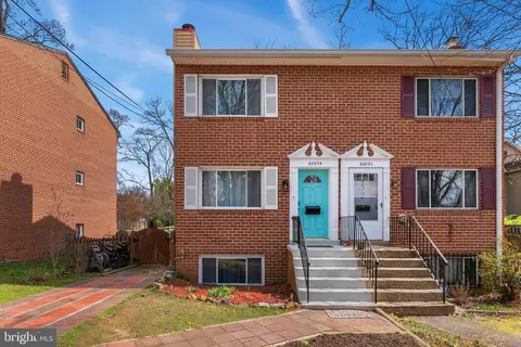 8203 Roanoke Ave #B, Takoma Park, MD 20912