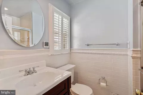 Bath - 15120 Centergate Dr, Silver Spring, MD 20905 photo 3 of 6