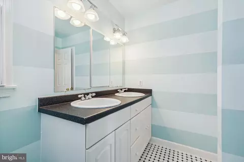 Bath - 15120 Centergate Dr, Silver Spring, MD 20905 photo 5 of 6