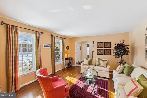 Living - 15120 Centergate Dr, Silver Spring, MD 20905 photo 1 of 3