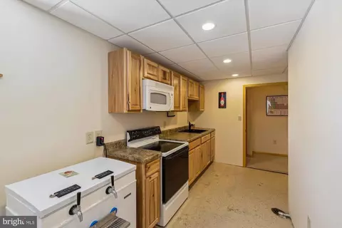 Kitchen - 15120 Centergate Dr, Silver Spring, MD 20905 photo 6 of 6