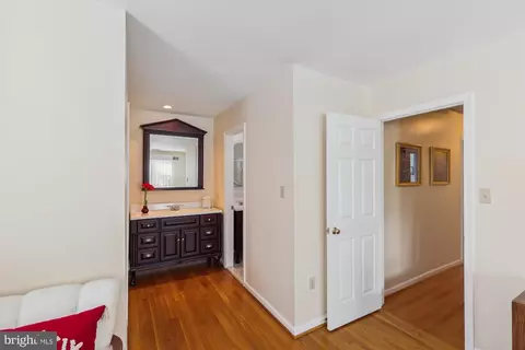 Entry Way - 15120 Centergate Dr, Silver Spring, MD 20905 photo 4 of 7