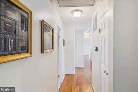 Entry Way - 15120 Centergate Dr, Silver Spring, MD 20905 photo 2 of 7