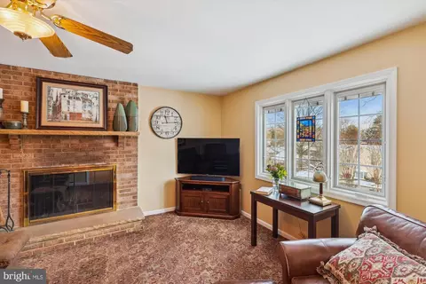 Living - 15120 Centergate Dr, Silver Spring, MD 20905 photo 2 of 3