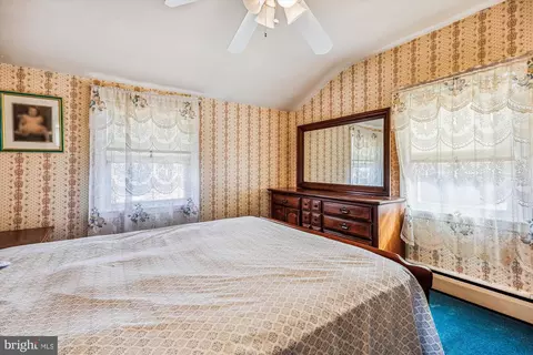 Bedroom - 10002 Brunett Ave, Silver Spring, MD 20901 photo 4 of 8