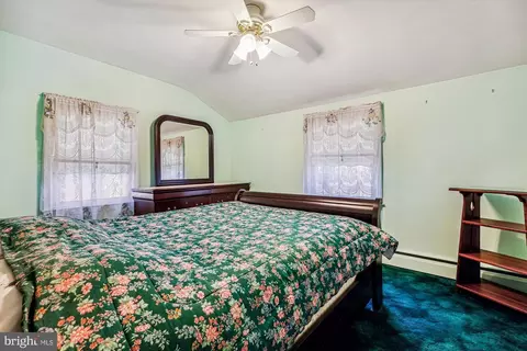 Bedroom - 10002 Brunett Ave, Silver Spring, MD 20901 photo 1 of 8