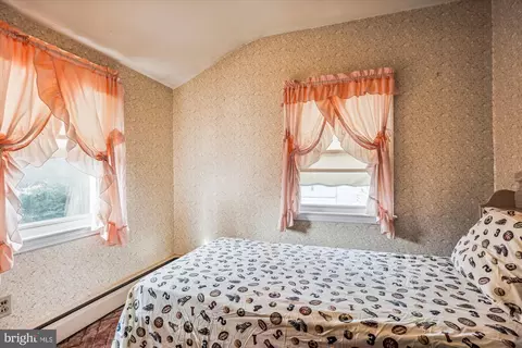 Bedroom - 10002 Brunett Ave, Silver Spring, MD 20901 photo 7 of 8