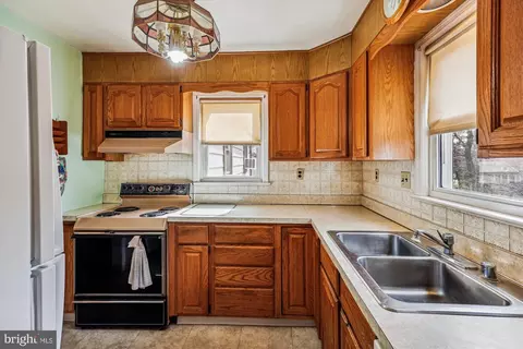 Kitchen - 10002 Brunett Ave, Silver Spring, MD 20901 photo 2 of 2