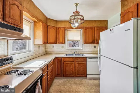 Kitchen - 10002 Brunett Ave, Silver Spring, MD 20901 photo 1 of 2