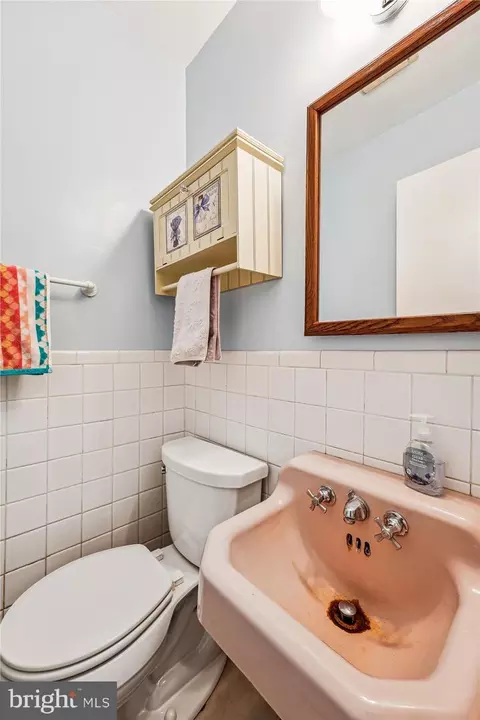 Bath - 10002 Brunett Ave, Silver Spring, MD 20901 photo 1 of 4