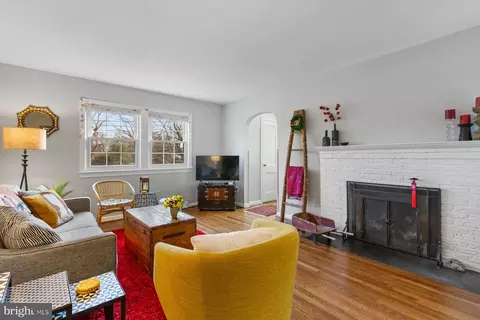 Living - 10216 Lorain Ave, Silver Spring, MD 20901 photo 4 of 4