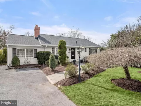 6130 Massachusetts Ave, Bethesda, MD 20816