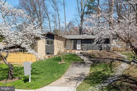 14513 Woodcrest Dr, Rockville, MD 20853