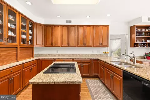 Kitchen - 10109 Meyer Point Ter, Potomac, MD 20854 photo 2 of 4