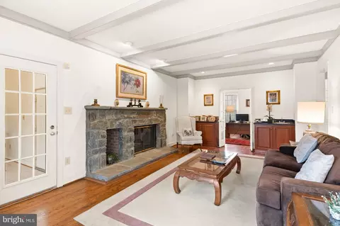Living - 10109 Meyer Point Ter, Potomac, MD 20854 photo 4 of 6