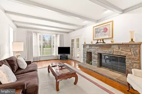 Living - 10109 Meyer Point Ter, Potomac, MD 20854 photo 3 of 6