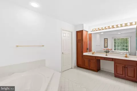 Bath - 10109 Meyer Point Ter, Potomac, MD 20854 photo 2 of 2