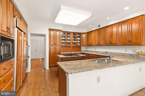 Kitchen - 10109 Meyer Point Ter, Potomac, MD 20854 photo 3 of 4