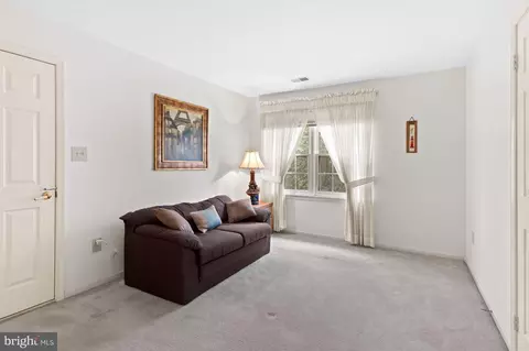 Living - 10109 Meyer Point Ter, Potomac, MD 20854 photo 5 of 6