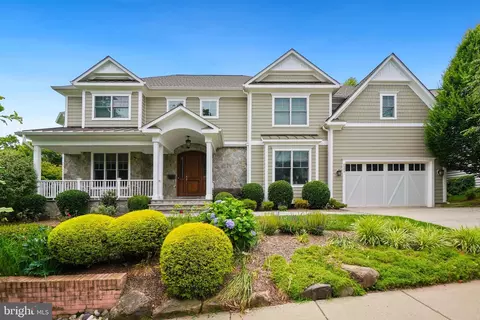 8502 Bradmoor Dr, Bethesda, MD 20817