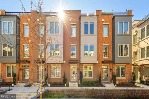 820 Thompson Cres #26, Rockville, MD 20852