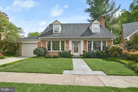 4 Chalfont Ct, Bethesda, MD 20816