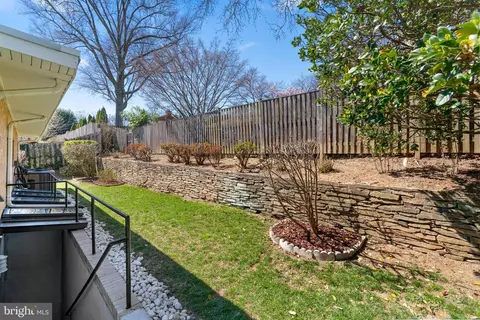 Exterior - 9208 Colesville Rd, Silver Spring, MD 20910 photo 3 of 8