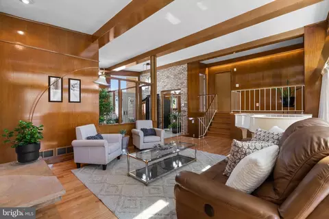 Living - 9208 Colesville Rd, Silver Spring, MD 20910 photo 2 of 5