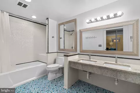 Bath - 9208 Colesville Rd, Silver Spring, MD 20910 photo 4 of 4