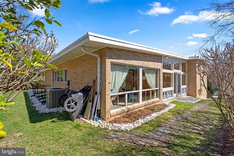 Exterior - 9208 Colesville Rd, Silver Spring, MD 20910 photo 6 of 8