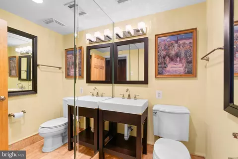 Bath - 9208 Colesville Rd, Silver Spring, MD 20910 photo 3 of 4