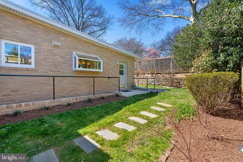 Exterior - 9208 Colesville Rd, Silver Spring, MD 20910 photo 5 of 8