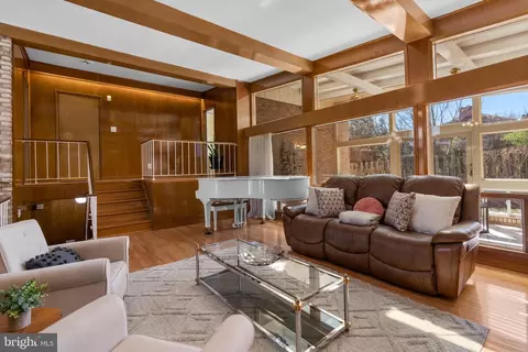 Living - 9208 Colesville Rd, Silver Spring, MD 20910 photo 3 of 5