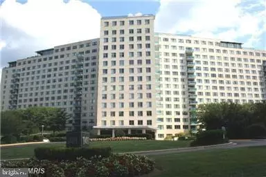 10401 Grosvenor Pl #813, Rockville, MD 20852