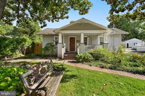 7723 Carroll Ave, Takoma Park, MD 20912