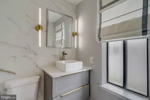 Bath - 15320 Pine Orchard Dr #83-2K, Silver Spring, MD 20906 photo 5 of 9