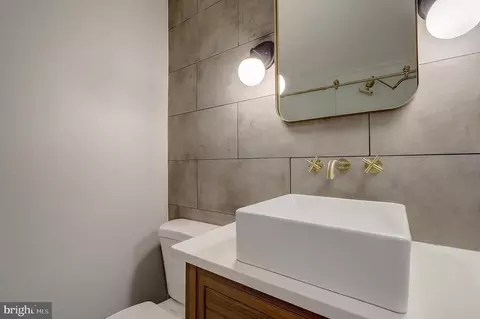 Bath - 15320 Pine Orchard Dr #83-2K, Silver Spring, MD 20906 photo 2 of 9